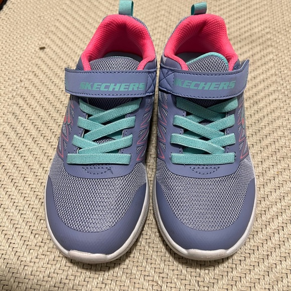 Sketchers girls shoes. Size 2 girls. - Picture 2 of 3